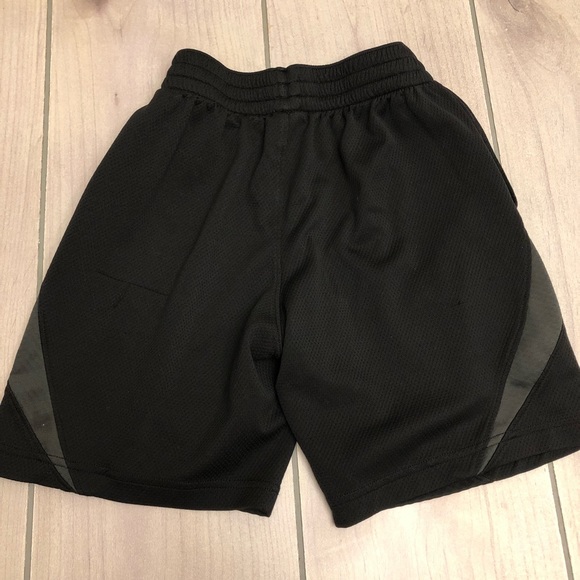 Nike Shorts - Picture 4 of 6